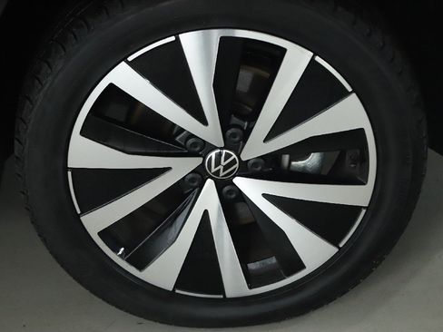Used 2024 Volkswagen Taos SE image 10