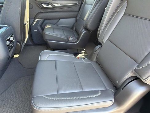 Used 2024 GMC Yukon XL Denali w/ Advanced Technology Package image 16