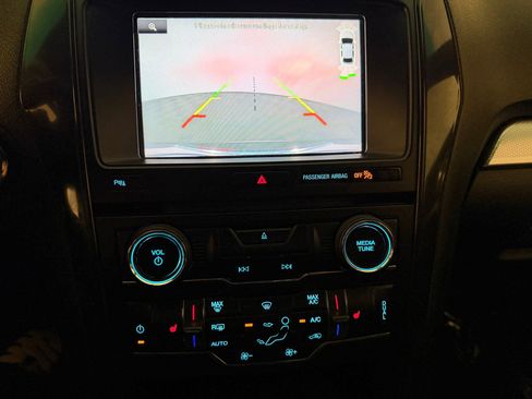 Used 2016 Ford Explorer XLT w/ Equipment Group 202A image 22