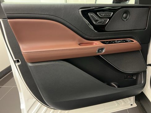 Used 2025 Lincoln Aviator Reserve image 31