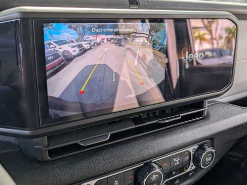 Used 2025 Jeep Wrangler Willys image 26