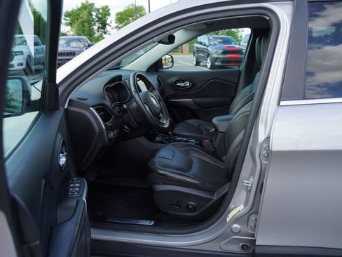 Used 2019 Jeep Cherokee Limited FWD image 11