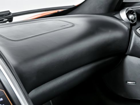 Used 2015 McLaren 650S Spider image 38