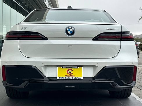 Used 2024 BMW i7 eDrive50 w/ M Sport Package RWD image 4