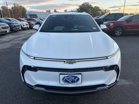 New 2026 Chevrolet Equinox EV LT w/ Convenience Package II FWD image 2