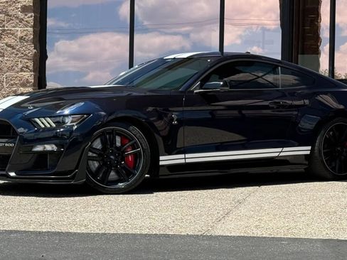 Used 2021 Ford Mustang Shelby GT500 w/ Technology Package RWD image 3