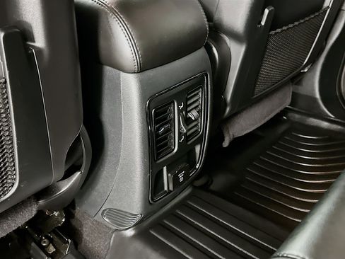 Used 2020 Jeep Grand Cherokee Altitude image 28