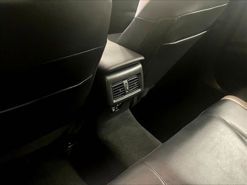 Used 2025 Toyota Camry SE image 27