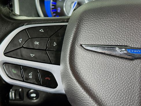 Used 2020 Chrysler 300 Touring image 13