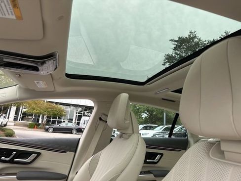 Used 2022 Mercedes-Benz EQS 450+ Sedan image 19