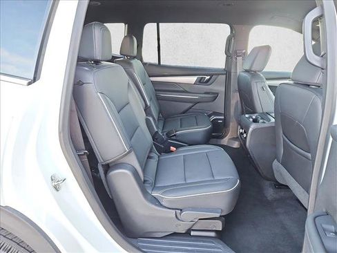 Used 2025 Buick Enclave Preferred image 21