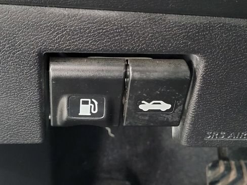Used 2020 Nissan Versa S FWD image 9