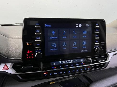Used 2023 Toyota Sienna Limited image 50