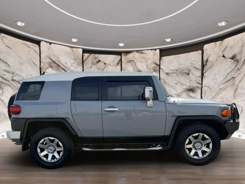 Used 2014 Toyota FJ Cruiser 4WD w/ Upgrade Package image 4