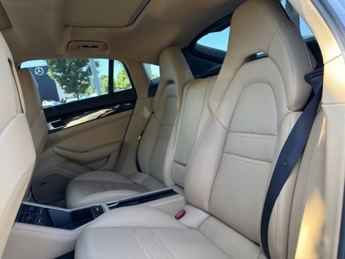 Used 2018 Porsche Panamera image 17