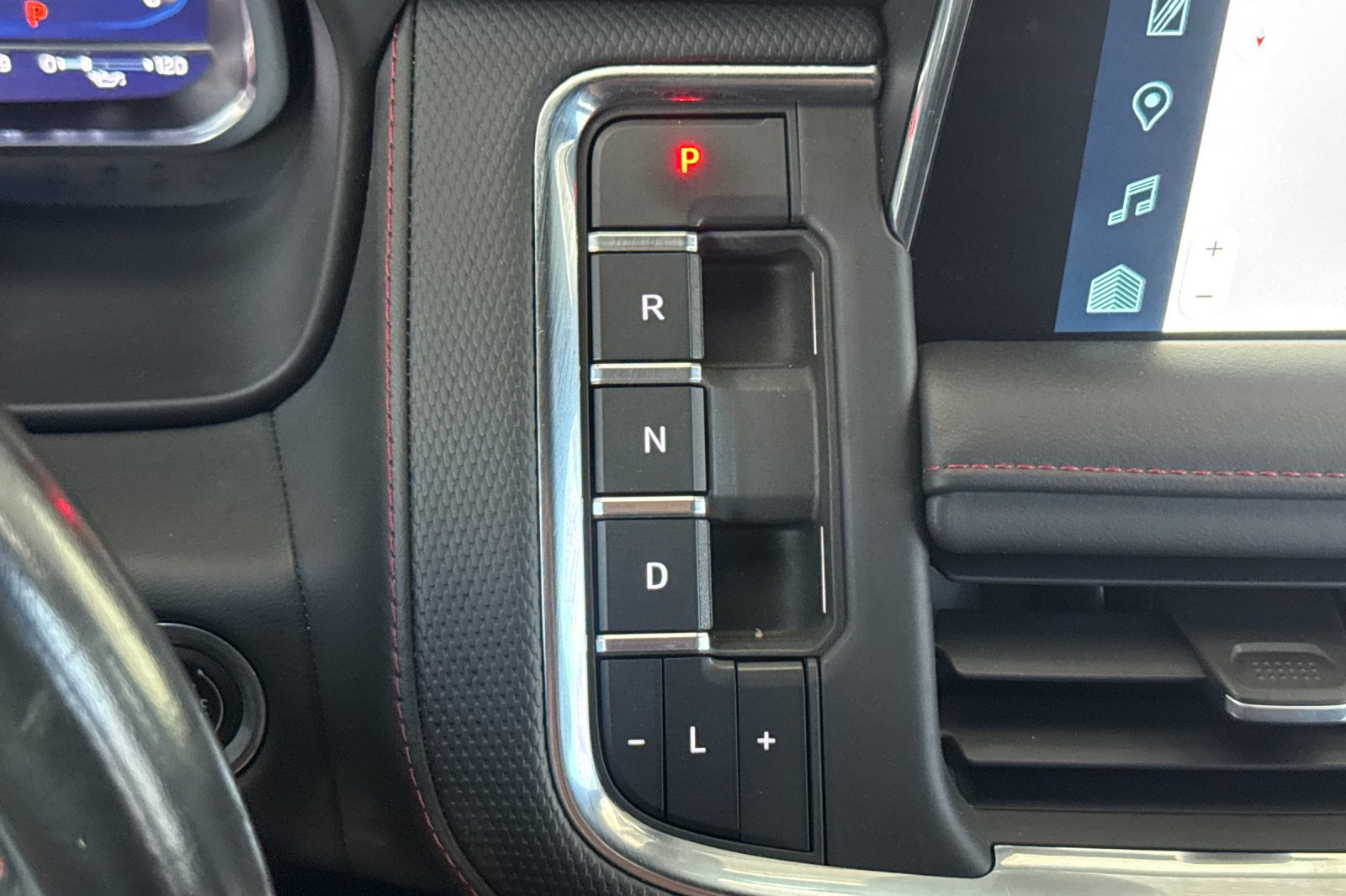 Used 2022 Chevrolet Tahoe RST w/ Sport Performance Package AWD/4WD image 32