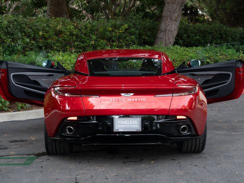 Used 2024 Aston Martin DB12 Coupe image 7