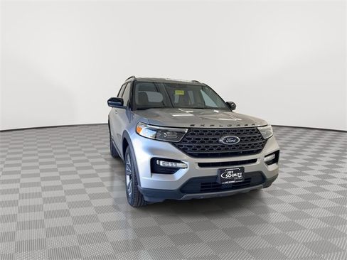 Used 2024 Ford Explorer XLT w/ Equipment Group 202A image 3