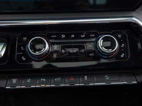 Used 2025 GMC Sierra 2500 Denali w/ Denali Reserve Package image 35