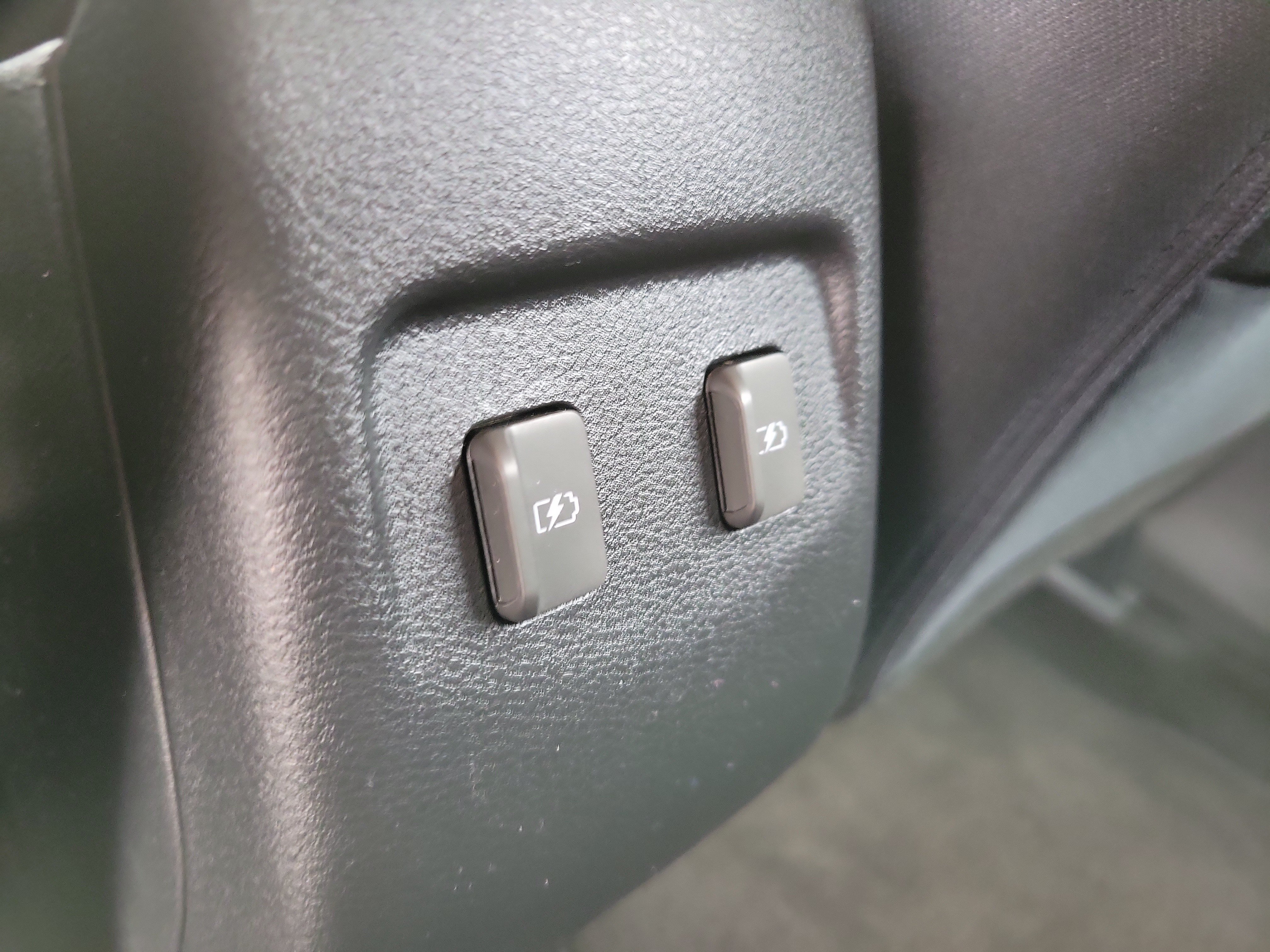 Used 2024 Nissan Kicks SV w/ Interior Electronics Package FWD image 13