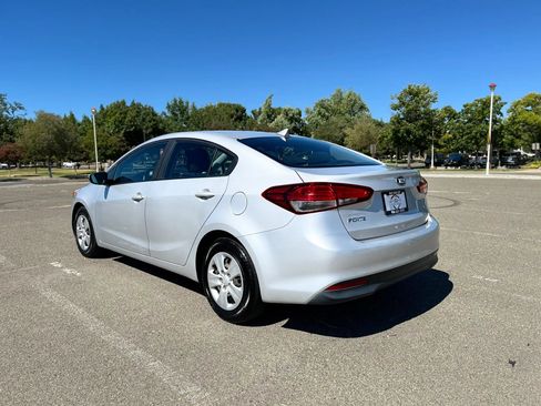 Used 2018 Kia Forte LX FWD image 8
