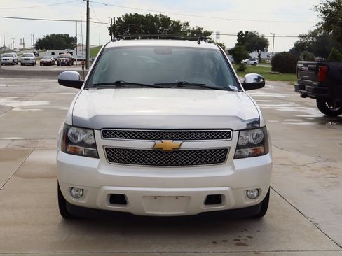 Used 2012 Chevrolet Avalanche LTZ RWD image 4