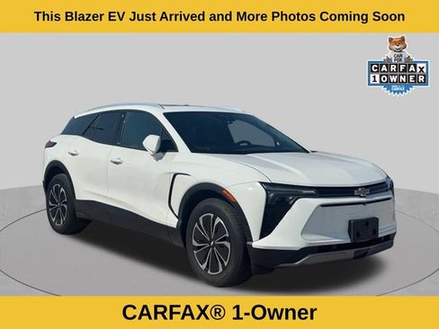Used 2024 Chevrolet Blazer EV LT AWD/4WD image 3