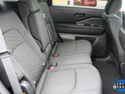 Used 2025 Nissan Pathfinder SV image 19