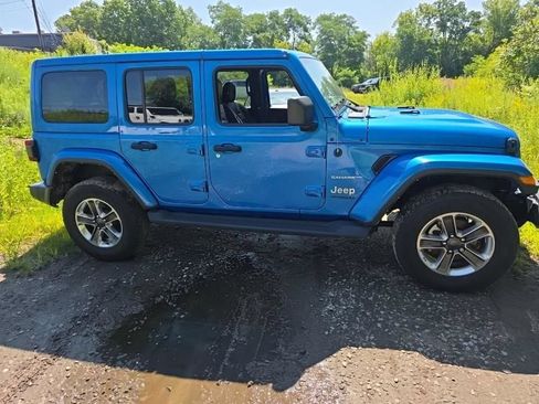 Used 2022 Jeep Wrangler Unlimited Sahara w/ LED Lighting Group AWD/4WD image 5