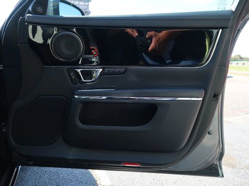 Used 2019 Jaguar XJ R-Sport image 45