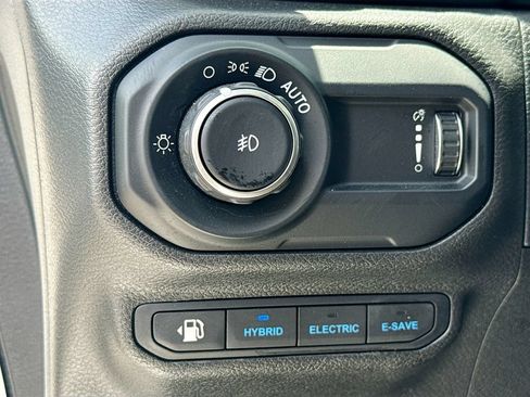 Used 2023 Jeep Wrangler Unlimited Sahara w/ Cold Weather Group AWD/4WD image 11
