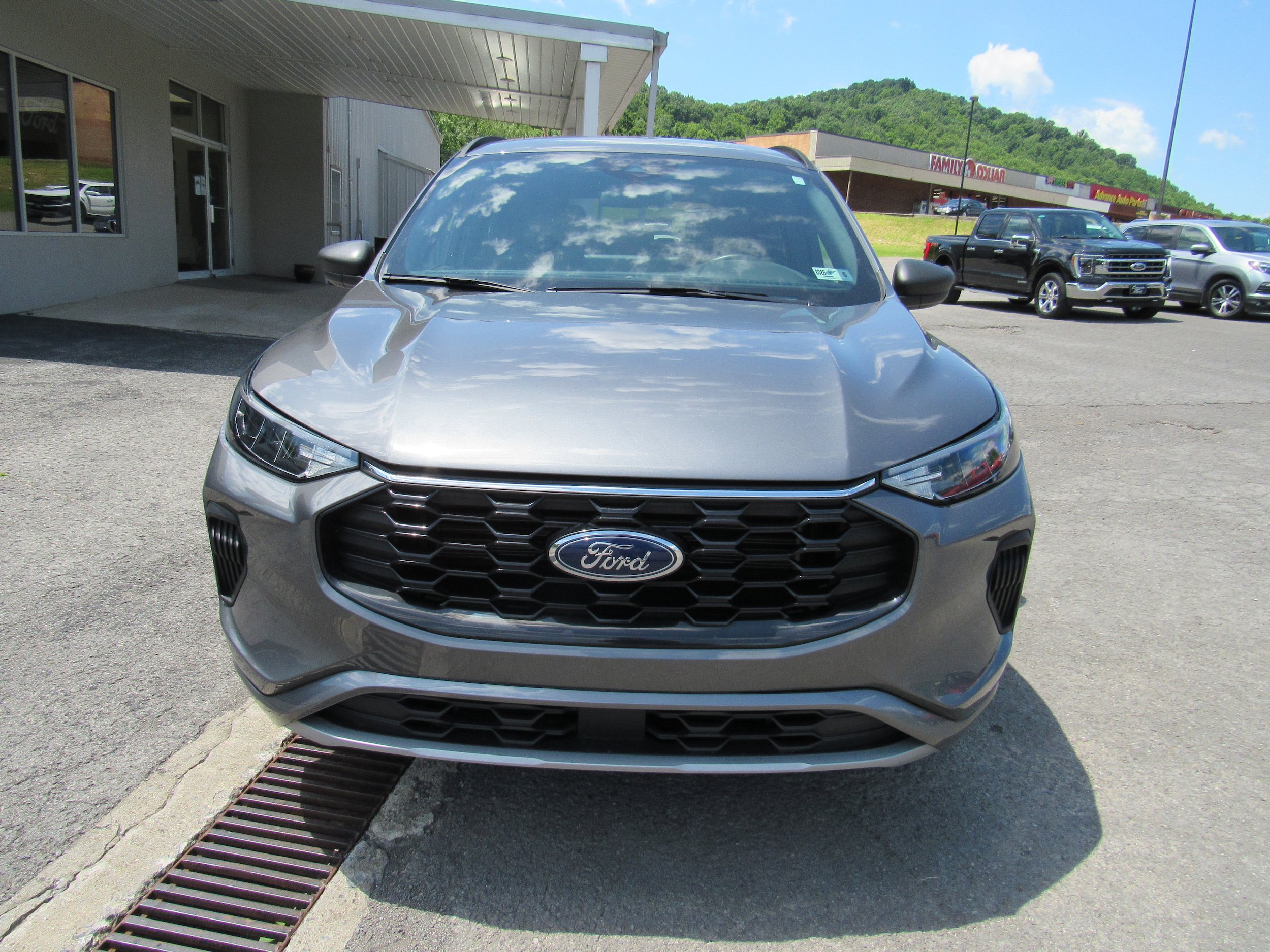 Used 2024 Ford Escape ST-Line w/ Tech Pack #1 AWD/4WD image 3