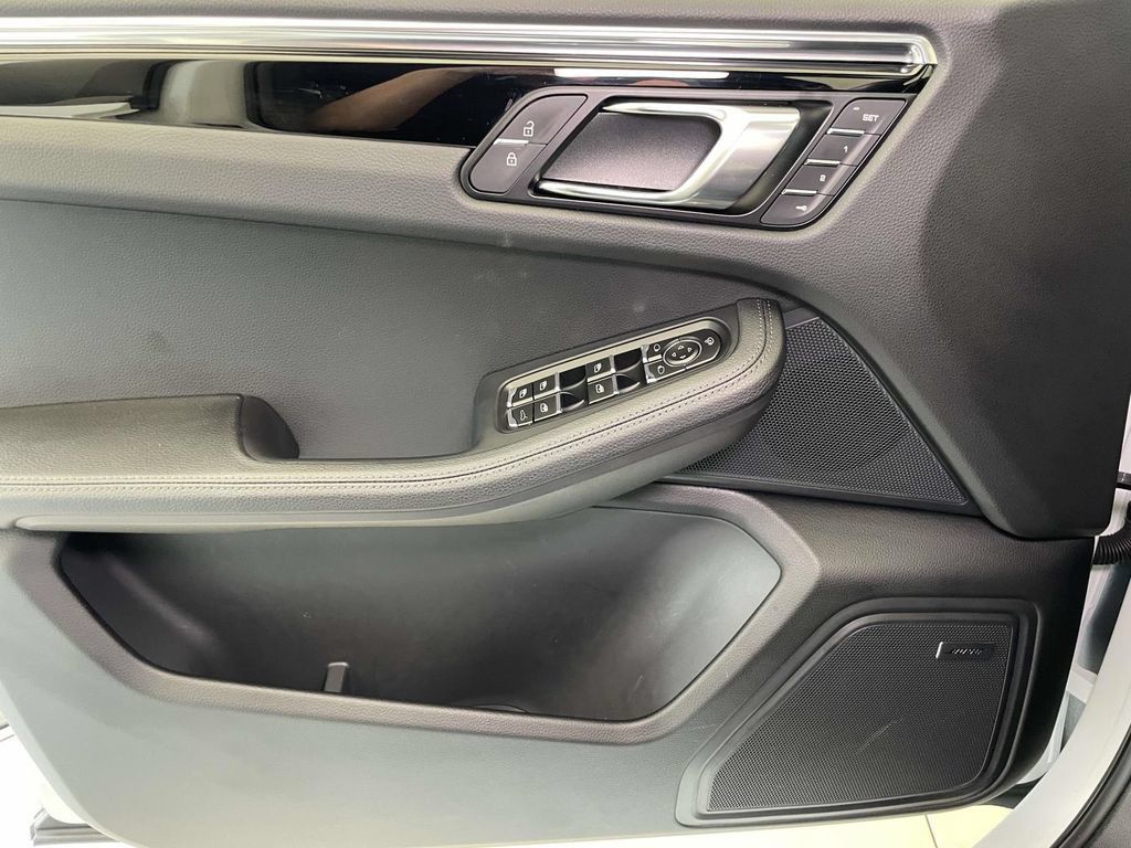 Certified 2026 Porsche Macan AWD/4WD image 36