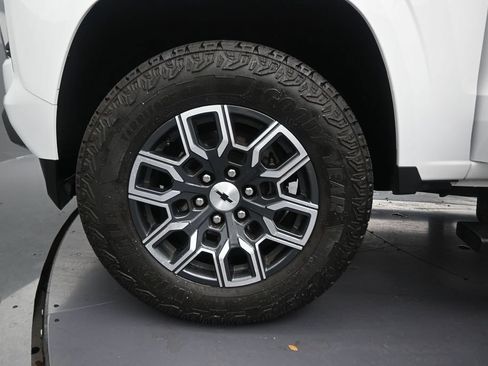 Used 2026 Chevrolet Colorado Z71 w/ Z71 Convenience Package 2 AWD/4WD image 15