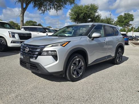 Certified 2025 Nissan Rogue SV FWD image 4