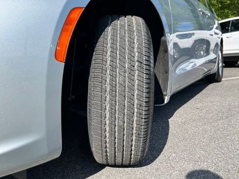 Used 2023 Chrysler Pacifica Touring-L FWD image 14