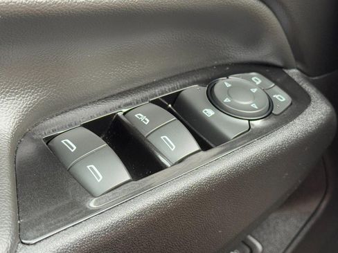 Used 2023 Chevrolet Equinox Premier FWD image 25