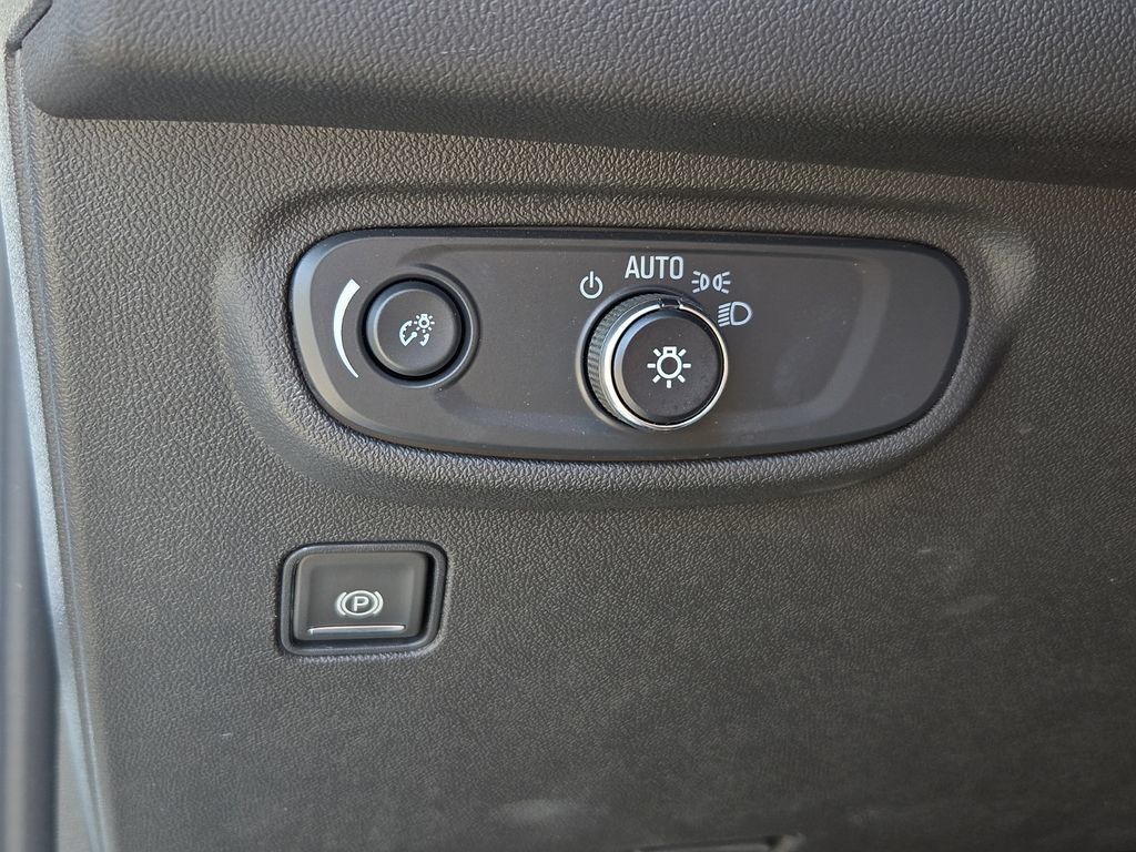 Used 2024 GMC Terrain SLE w/ Driver Convenience Package FWD image 26