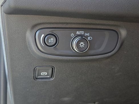 Used 2024 GMC Terrain SLE w/ Driver Convenience Package FWD image 26