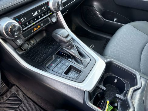 Used 2025 Toyota RAV4 XLE image 23