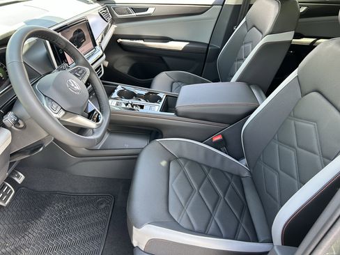 New 2026 Volkswagen Atlas Peak Edition AWD/4WD image 17