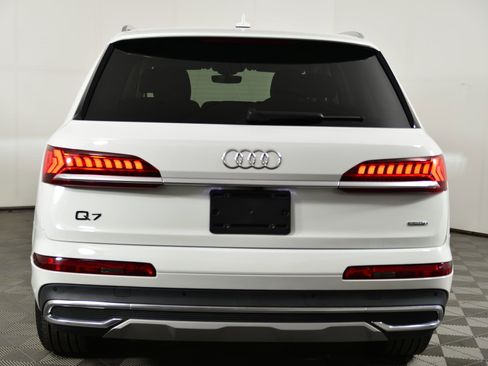 Used 2022 Audi Q7 Premium w/ Convenience Package image 8