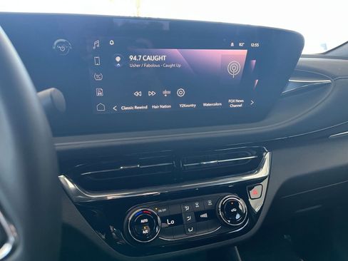 Used 2025 Buick Envista Sport Touring image 18