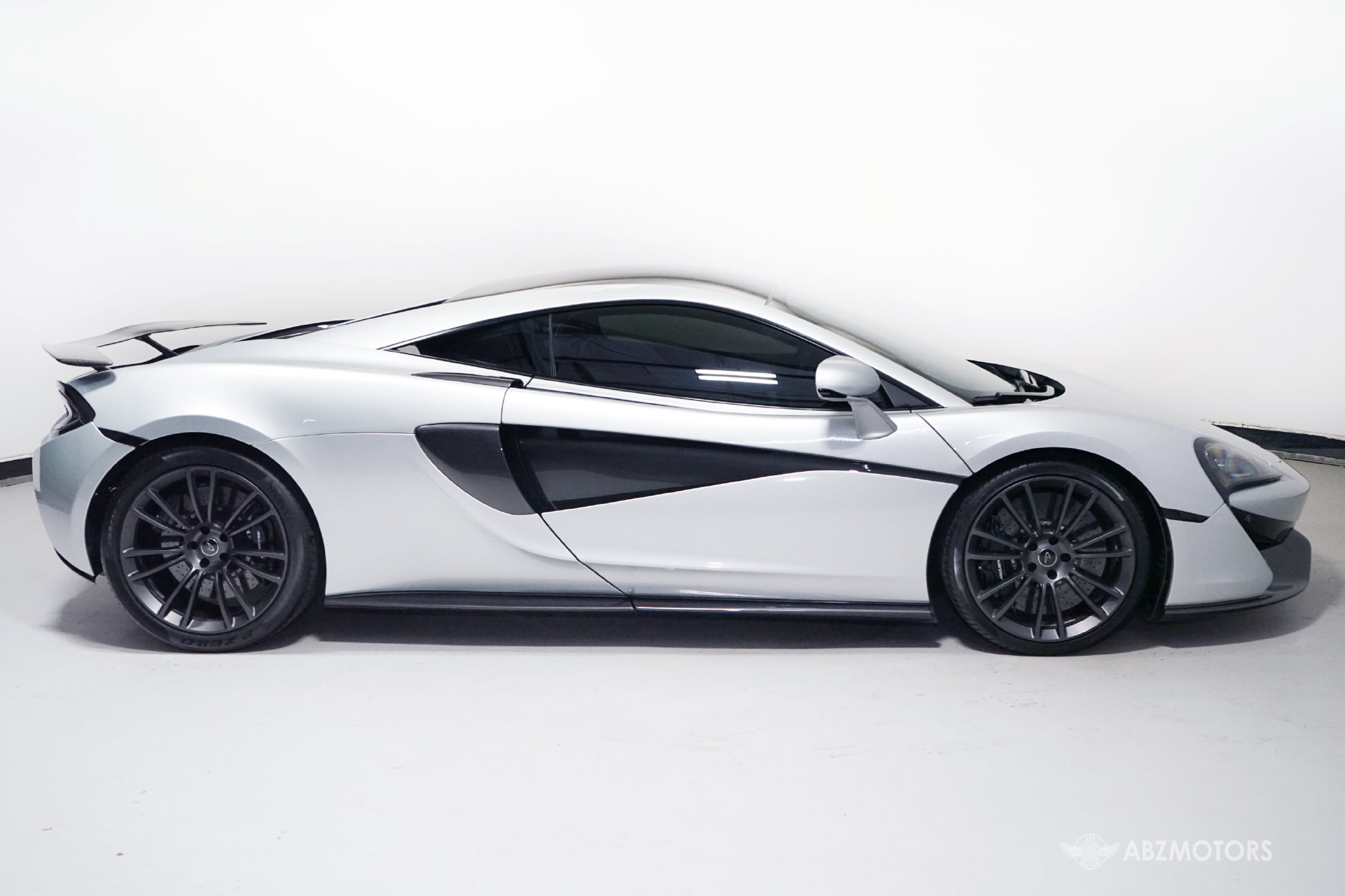 Used 2017 McLaren 570S Coupe RWD image 4