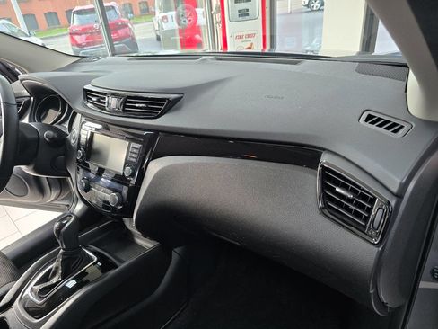 Used 2022 Nissan Rogue Sport SV image 34