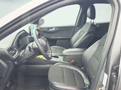 Used 2025 Ford Escape ST-Line Select AWD/4WD image 17