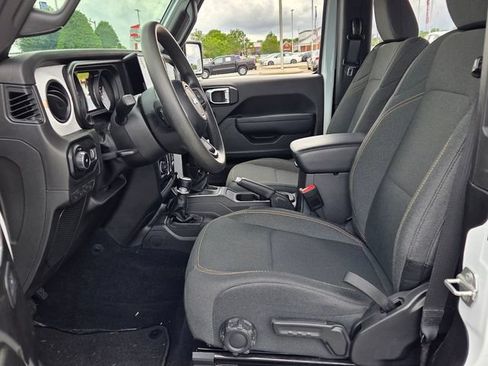 Used 2025 Jeep Wrangler Sport AWD/4WD image 5