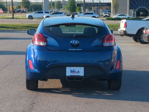 Used 2017 Hyundai Veloster FWD image 7