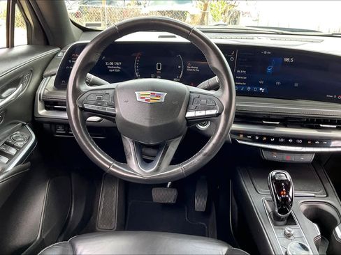 Used 2024 Cadillac XT4 Premium Luxury image 5