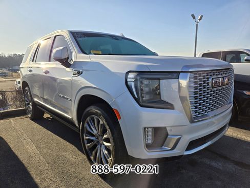 Used 2021 GMC Yukon Denali w/ Denali Premium Package image 3